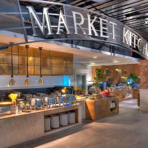 Movenpick Hotel & Convention Centre KLIA